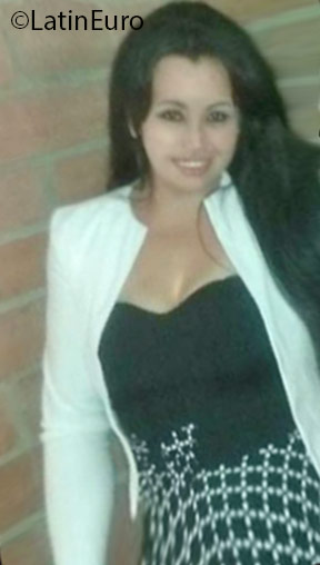 Date this attractive Colombia girl Paola from Bogota CO18813