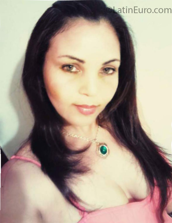 Date this funny Dominican Republic girl Alba from Santiago DO25364