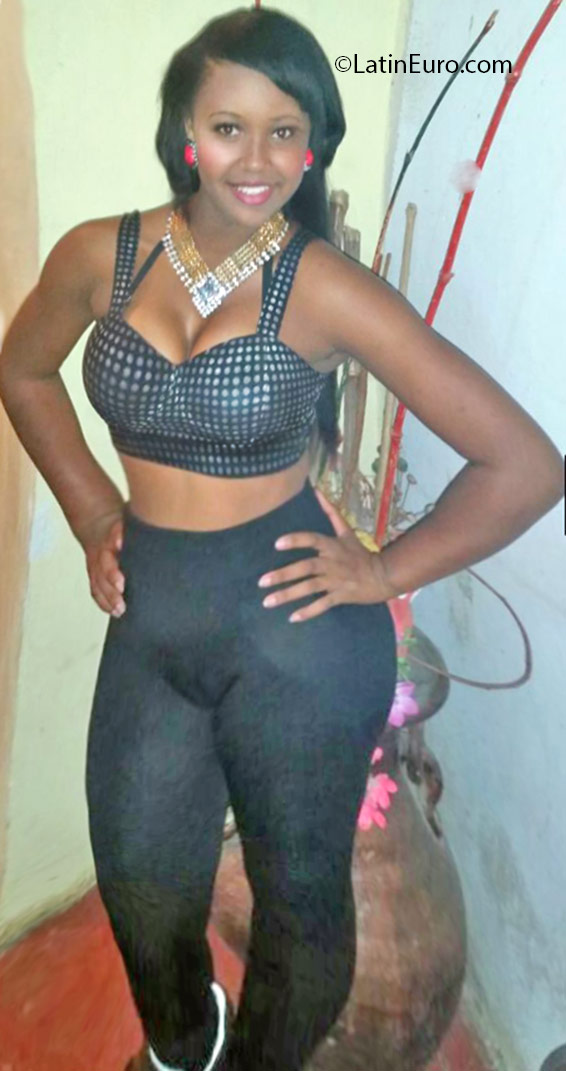Date this beautiful Dominican Republic girl Marleny from Santo Domingo DO25385