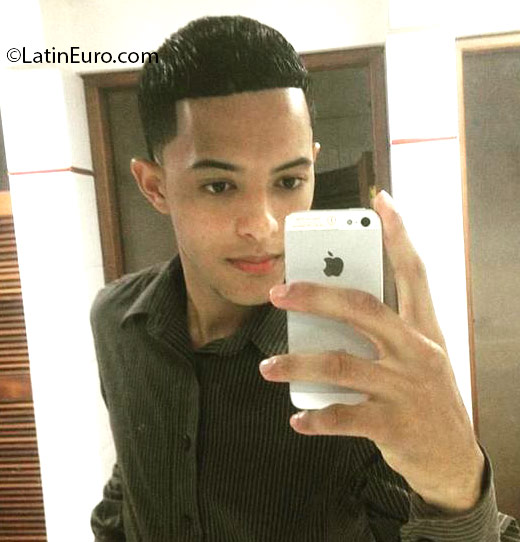 Date this good-looking Dominican Republic man Israel from Santiago DO25421