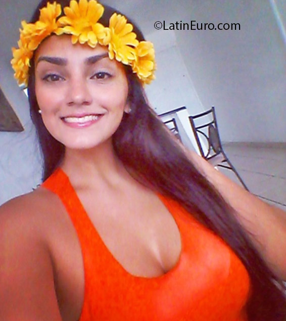 Date this happy Panama girl Anna from Panama PA944