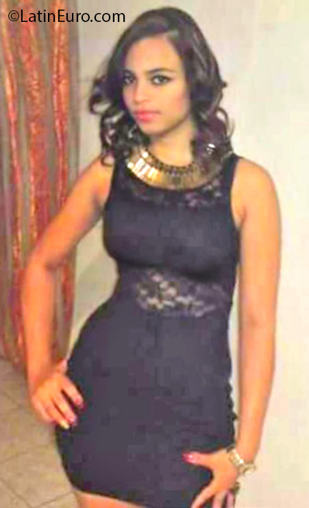Date this foxy Dominican Republic girl Nachel from La Vega DO25446