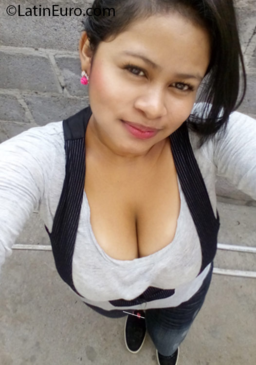 Date this good-looking Honduras girl Bredin from San Lorenzo HN2120