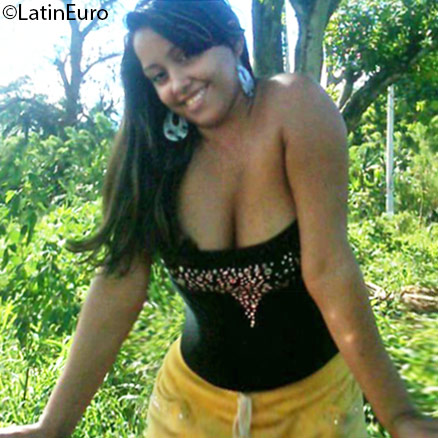 Date this sultry Dominican Republic girl Yuberry from La Vega DO25511