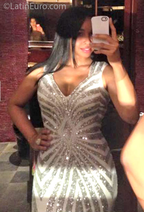 Date this georgeous Dominican Republic girl Caterine from Santo Domingo DO25565