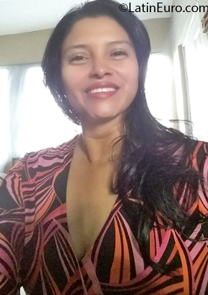 Date this good-looking Honduras girl Alba from tegucigalpa HN2153