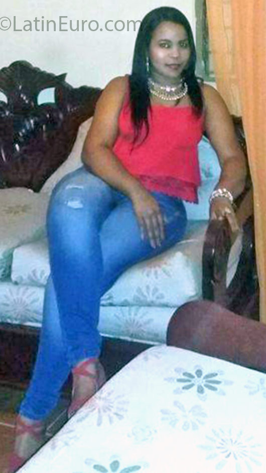 Date this foxy Dominican Republic girl Mariela from Santo Domingo DO25689
