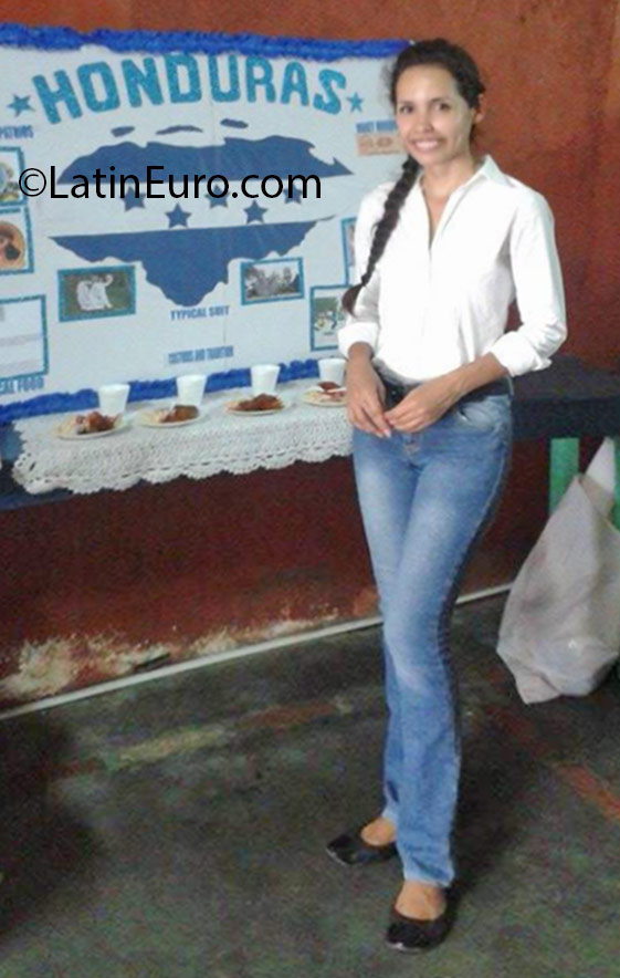 Date this tall Honduras girl Martinez from Tegucigalpa HN2165