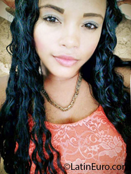 Date this cute Dominican Republic girl Naikey from Santo Domingo DO25700