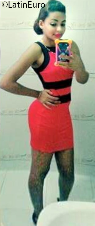 Date this nice looking Dominican Republic girl Derlin from Puerto Plata DO25754