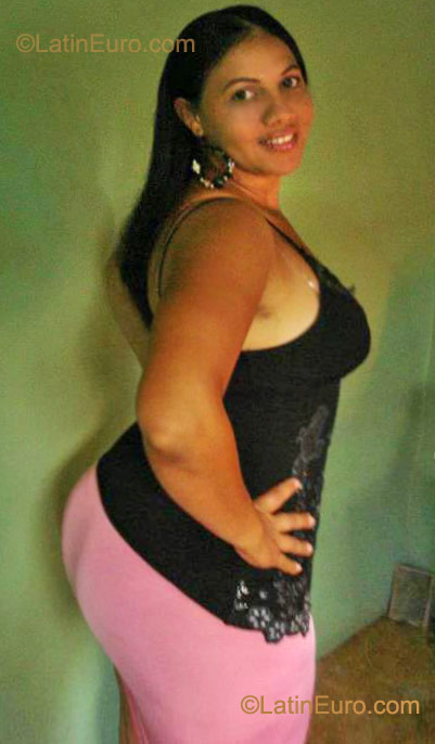 Date this nice looking Dominican Republic girl Andrea from Santiago DO25765