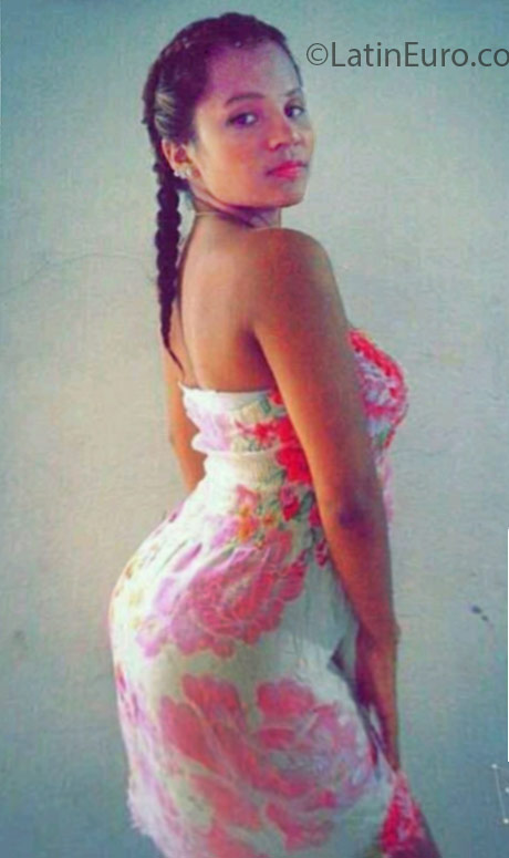 Date this beautiful Colombia girl Brenda from Cartagena CO18951