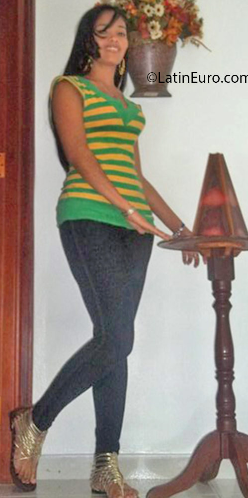 Date this pretty Dominican Republic girl Yavely from Santo Domingo DO25788