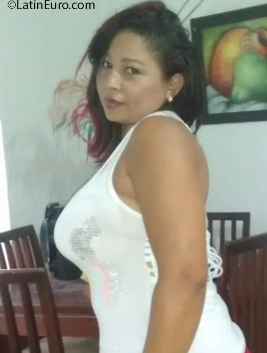 Date this charming Colombia girl Yanelis from Cartagena CO18963