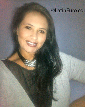 Date this charming Colombia girl Laura from Manizales CO18964