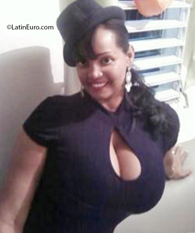 Date this passionate Dominican Republic girl Aida from Santiago DO25842