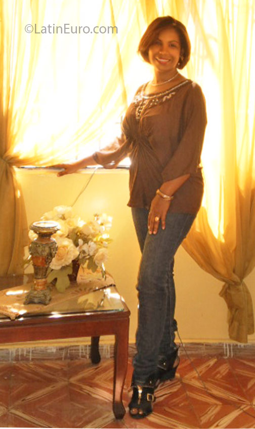 Date this charming Dominican Republic girl Maria from Santo Domingo DO25852
