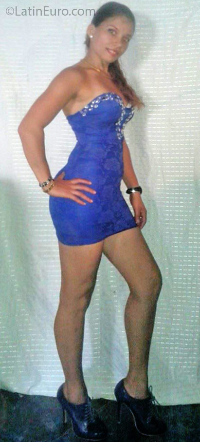 Date this foxy Dominican Republic girl Yokira from Santo Domingo DO25860