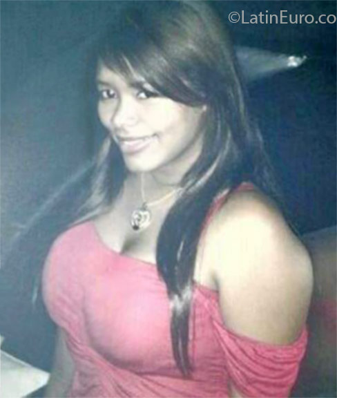 Date this happy Dominican Republic girl Wally from Santo Domingo DO25878