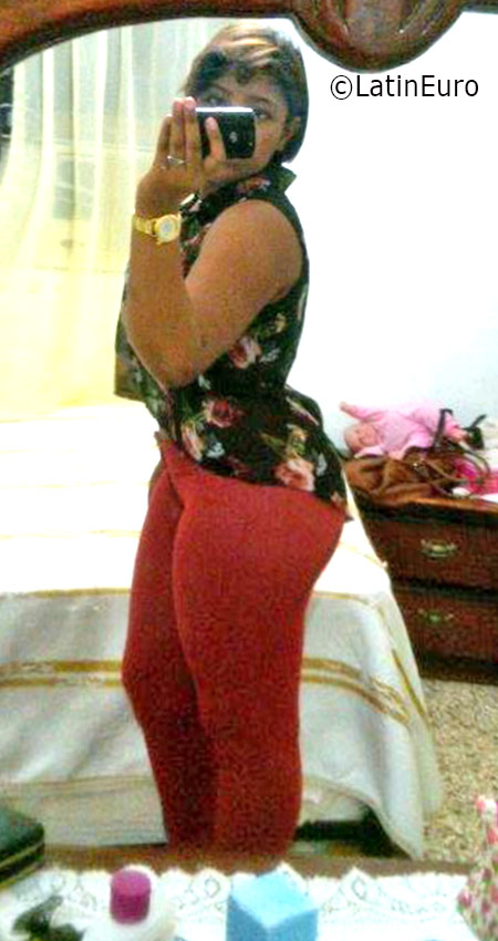 Date this passionate Dominican Republic girl Laura from Santo Domingo DO25940