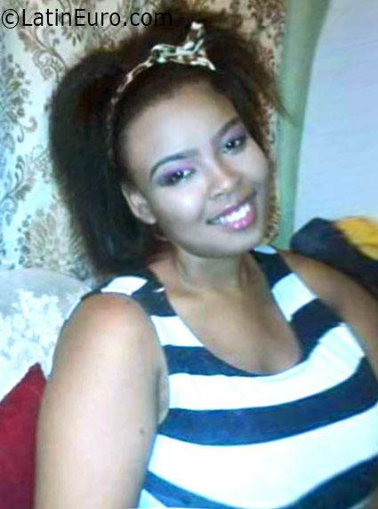 Date this nice looking Jamaica girl Whitney from Kingston JM2323