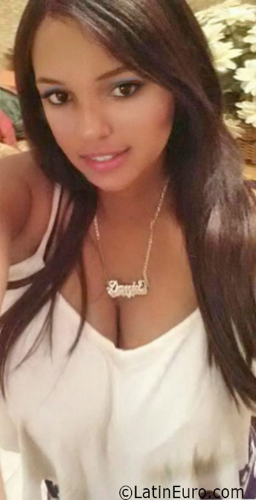 Date this beautiful Dominican Republic girl Dania from Santo Domingo DO25944