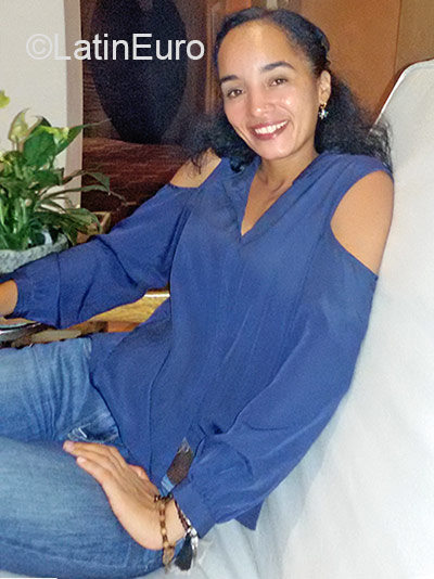 Date this charming Dominican Republic girl Anny from Santo Domingo DO25971