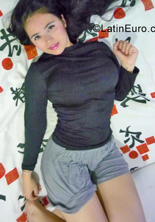 Date this attractive Colombia girl Deisy from medellin CO19029
