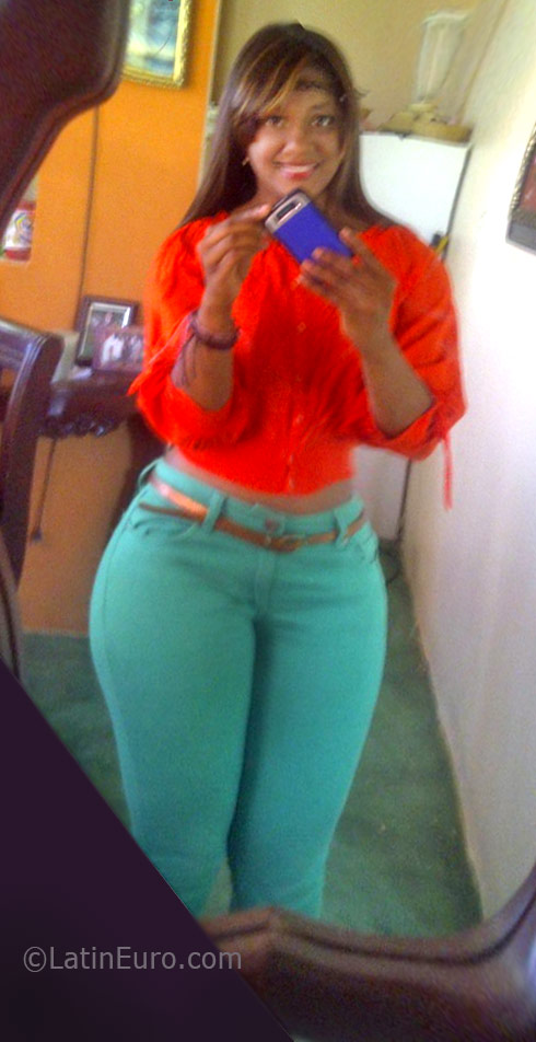 Date this pretty Dominican Republic girl Yelie from Santiago DO26018