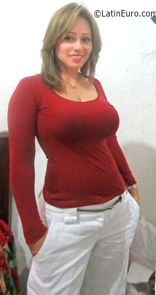 Date this delightful Colombia girl Yisel from Medellin CO19049