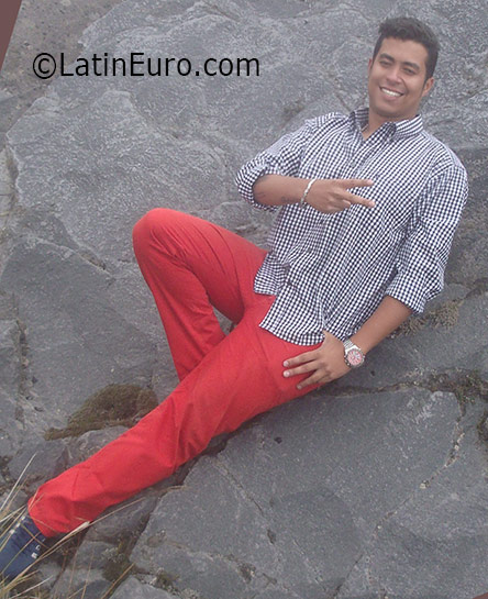 Date this good-looking Colombia man Julian from manizales CO19051