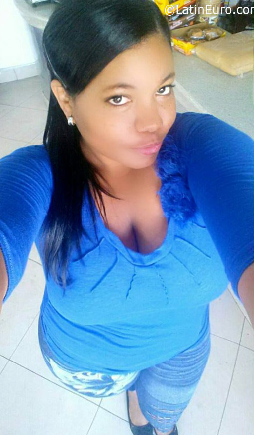 Date this stunning Dominican Republic girl Joquina from Santo Domingo DO26084