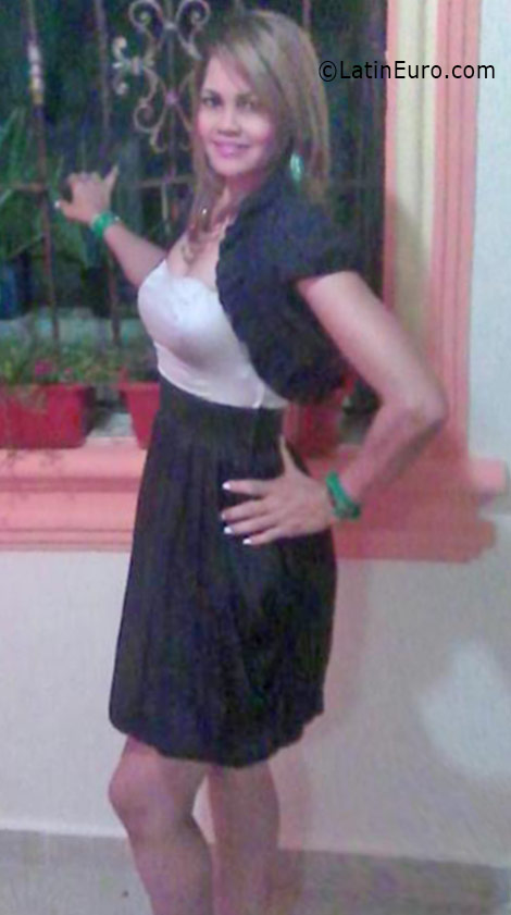 Date this nice looking Dominican Republic girl Virginia from Santo Domingo DO26337