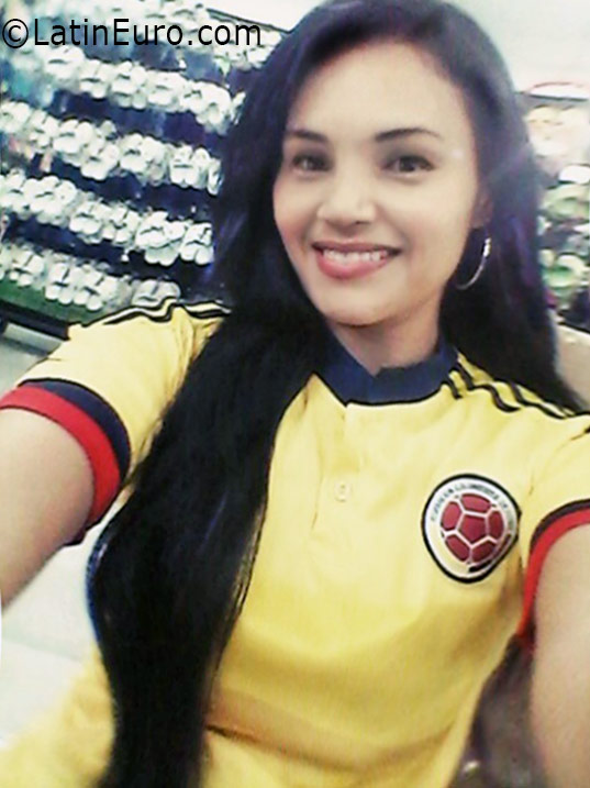 Date this young Colombia girl Leydis from Barranquilla CO19087