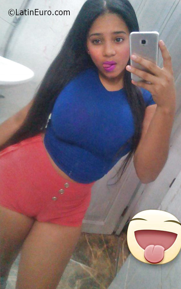 Date this cute Dominican Republic girl Linda from Santo Domingo DO26127