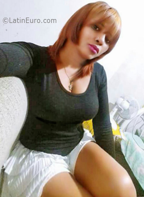 Date this fun Brazil girl Jozi from Recife BR9727