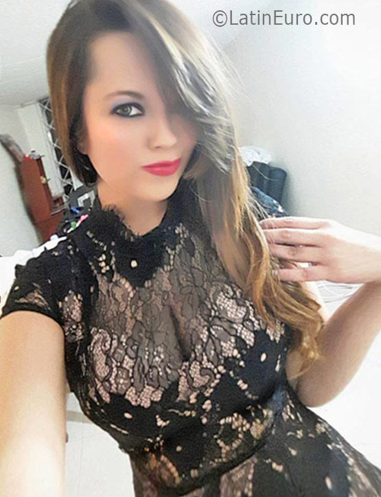 Date this fun Colombia girl Sarylin from Bogota CO19147