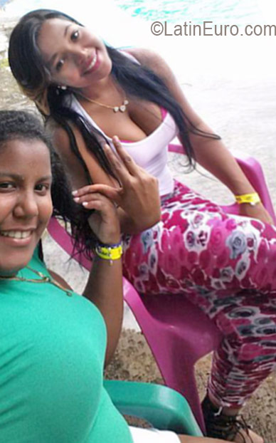 Date this foxy Dominican Republic girl Yomairis from Bonao DO26242