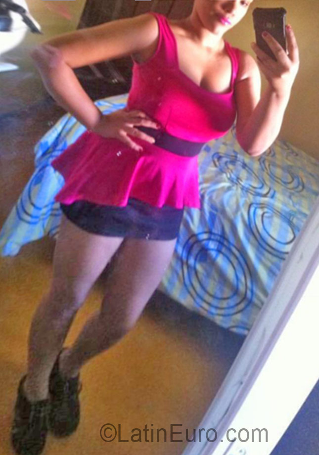Date this nice looking Dominican Republic girl Idiany from Santiago DO26314