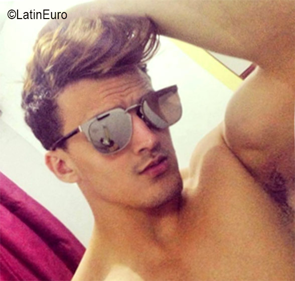 Date this sultry Brazil man Luis Caio from Sao Paulo BR9763