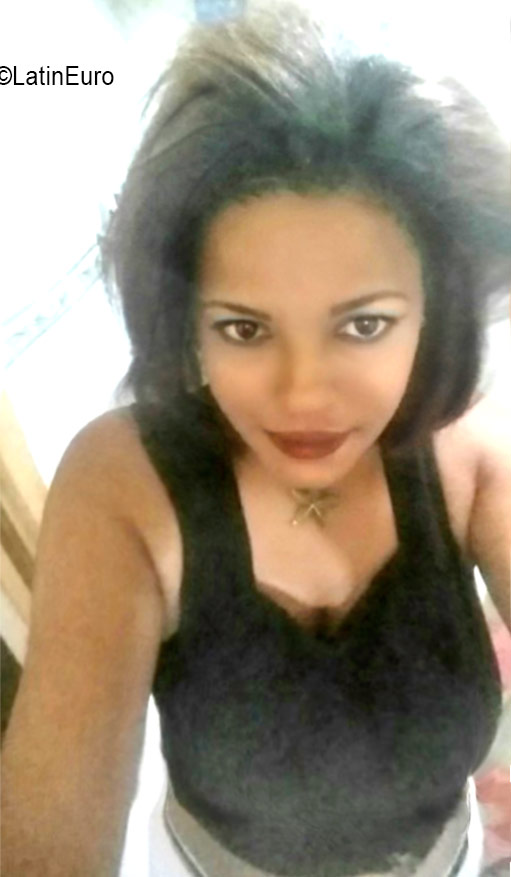 Date this fun Dominican Republic girl Yomaira from Cotui DO26479