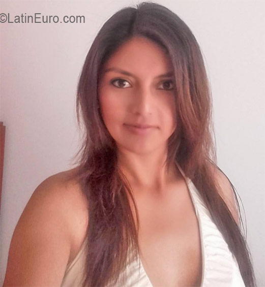 Date this charming Colombia girl Andrea from Bogota CO19436