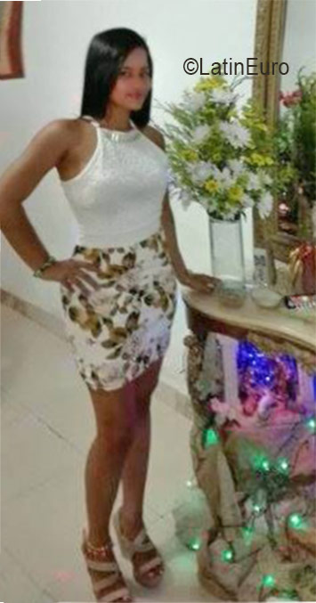 Date this nice looking Colombia girl Mariela from Barranquilla CO19446