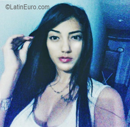 Date this lovely Colombia girl JOHANA from Medellin CO19481
