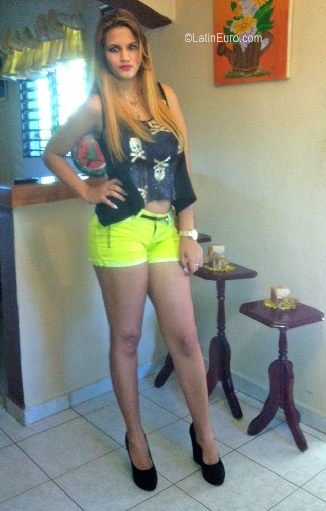 Date this happy Dominican Republic girl Sandra from Santiago DO26530