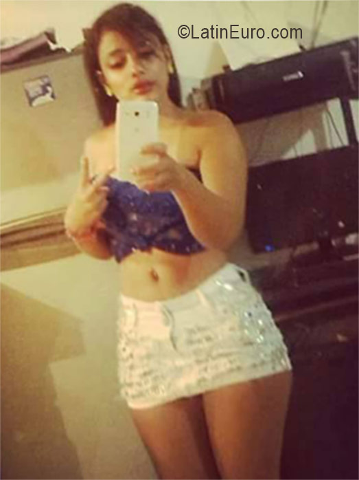 Date this hard body Colombia girl Dayana from Cali CO19506
