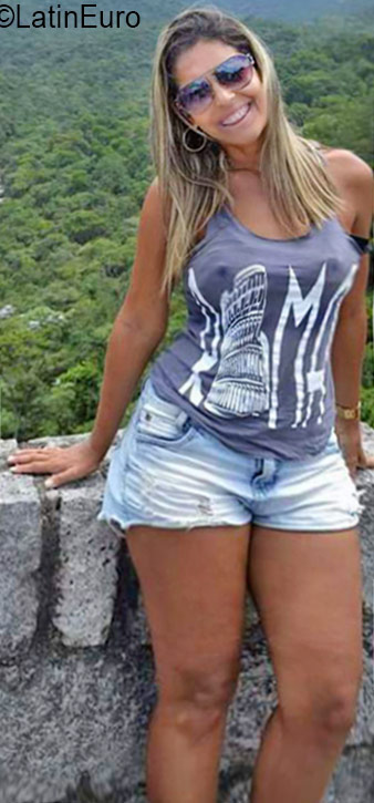 Date this hot Brazil girl Adriana from Rio De Janeiro BR9775