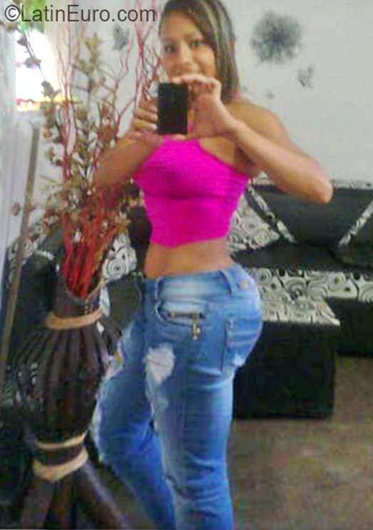 Date this tall Colombia girl Solanyi from Medellin CO19518