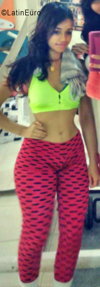 Date this hard body Brazil girl Camila from Cruzeiro do Sul BR9780