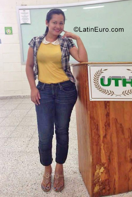 Date this athletic Honduras girl Julieta from Tegucigalpa HN2272